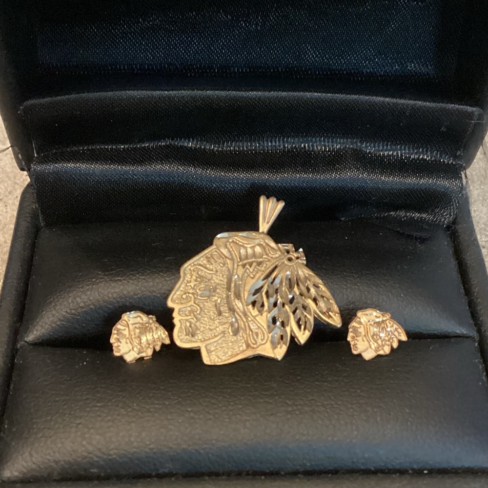NHL 14k Chicago Blackhawks Hockey pendant / charm, earring set 1986 diamond cut